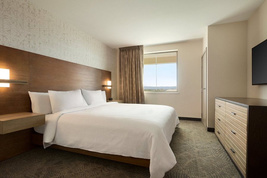 Embassy Suites By Hilton Oahu Kapolei — Guest room