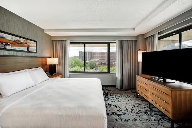 Embassy Suites by Hilton Omaha Downtown Old Market — Guest room