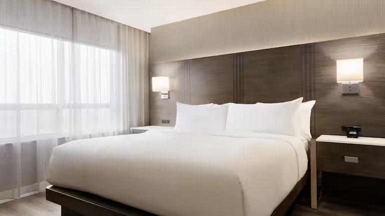 Embassy Suites by Hilton Ontario Airport — Guest room