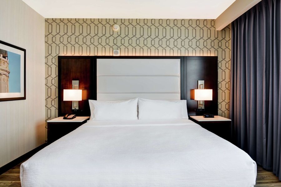 Embassy Suites by Hilton Plainfield Indianapolis Airport — Guest room