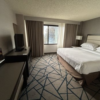 Embassy Suites By Hilton Portland Tigard — Guest room