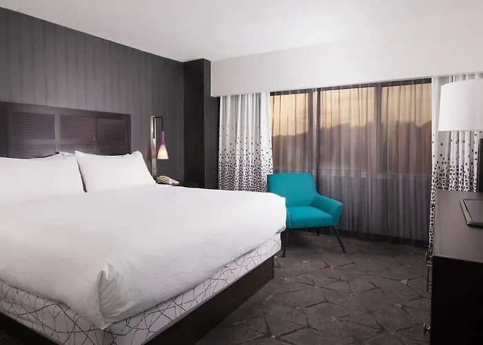 Embassy Suites by Hilton Raleigh Crabtree — Guest room