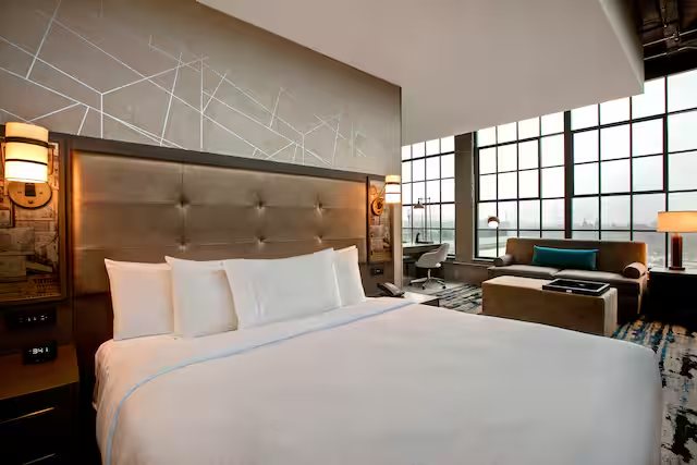 Embassy Suites By Hilton Rockford Riverfront — Guest room