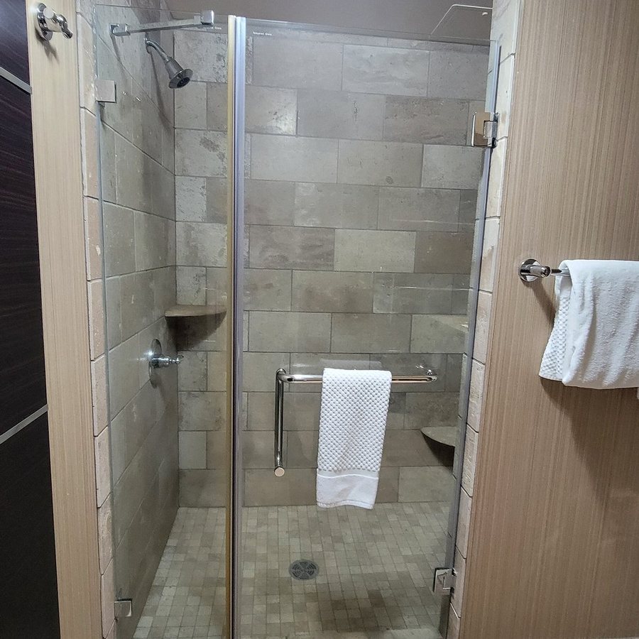 Embassy Suites by Hilton Salt Lake West Valley City — Bathroom