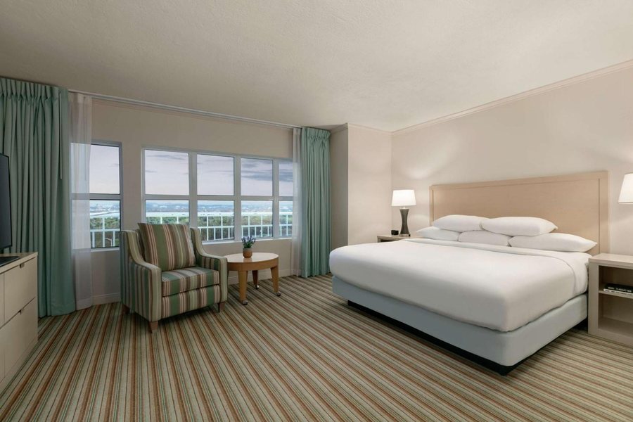 Embassy Suites by Hilton San Juan Hotel Casino — Guest room