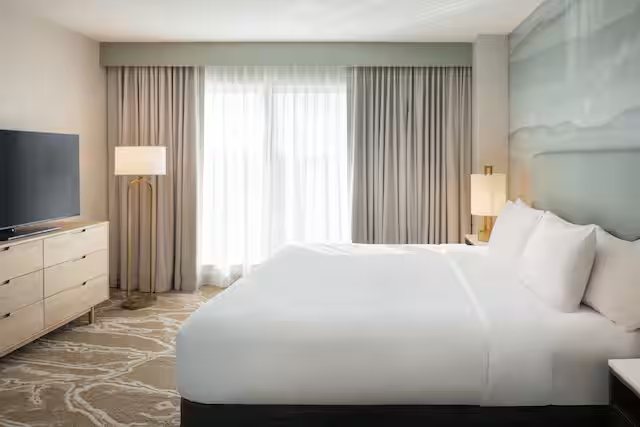 Embassy Suites by Hilton San Marcos Hotel Conference Center — Guest room