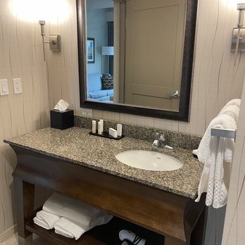 Embassy Suites by Hilton Saratoga Springs — Bathroom