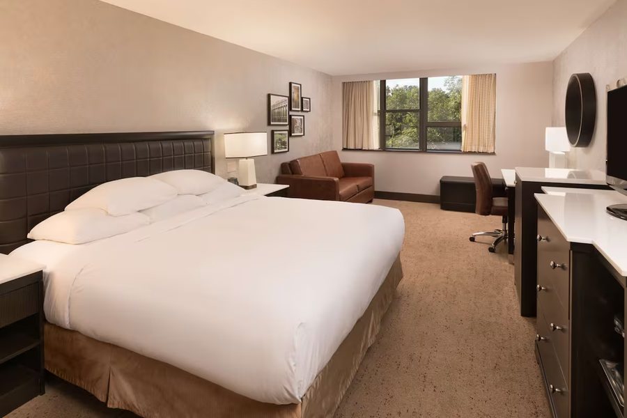 Embassy Suites by Hilton Saratoga Springs — Guest room