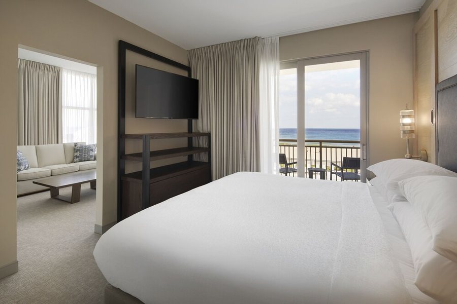 Embassy Suites by Hilton St Augustine Beach Oceanfront Resort — Guest room