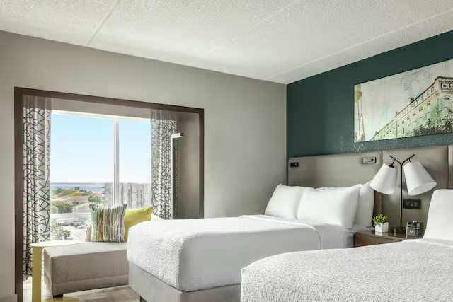 Embassy Suites by Hilton Tampa Airport Westshore — Guest room