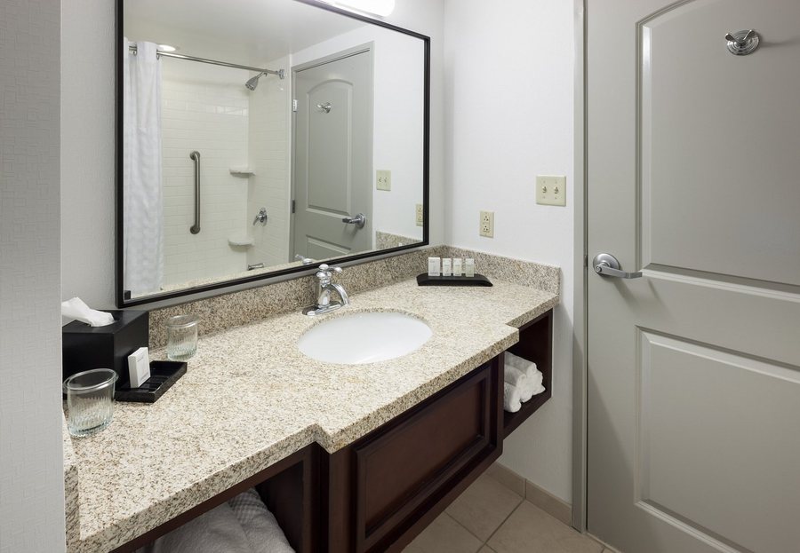 Embassy Suites By Hilton Tampa Brandon Tampa Florida — Bathroom