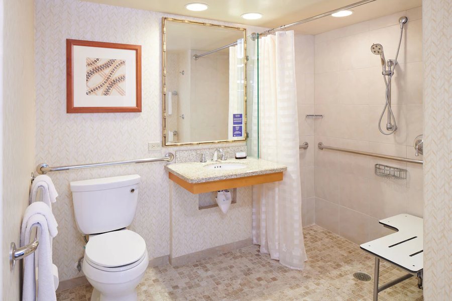 Embassy Suites by Hilton Waikiki Beach Walk — Bathroom