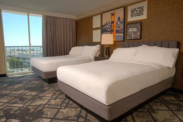 Embassy Suites by Hilton Walnut Creek — Guest room