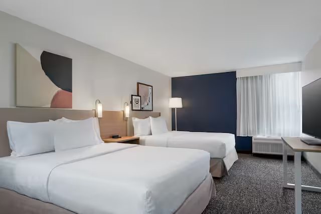 Embassy Suites by Hilton Williamsburg — Guest room