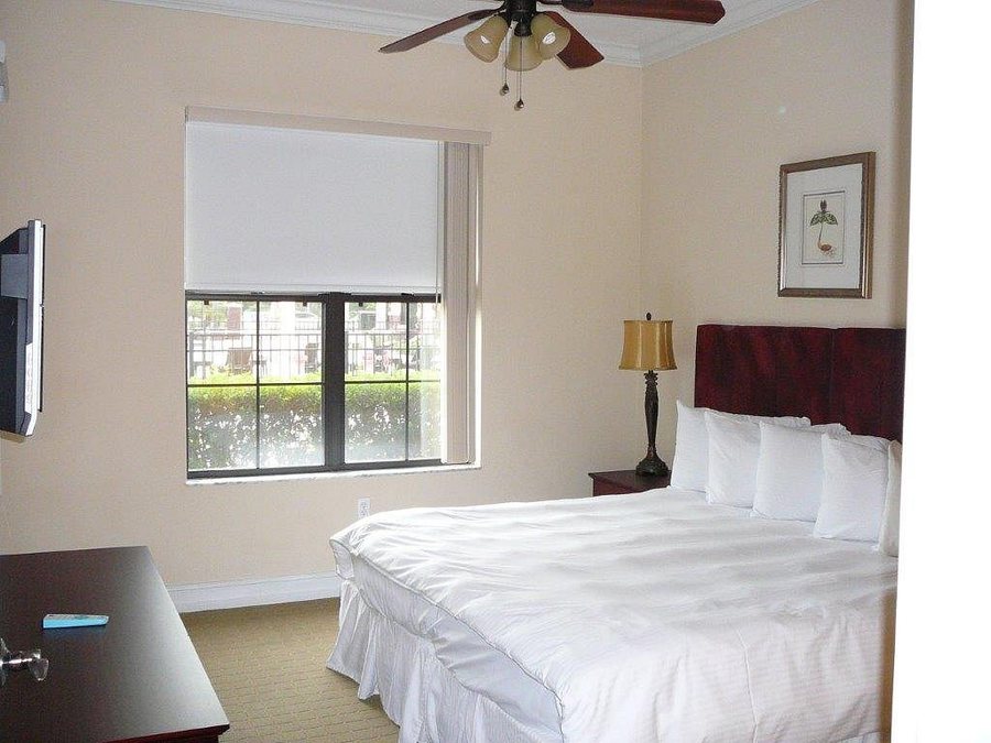 Emerald Greens Condo Resort — Guest room