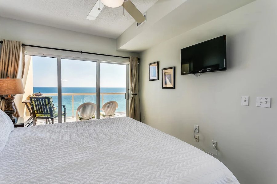 Emerald Isle — Guest room