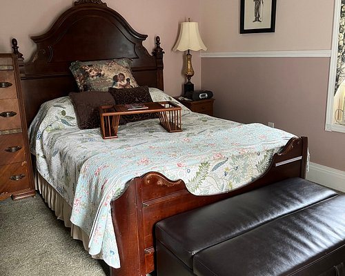 Emerald Necklace Inn Bed and Breakfast — Guest room