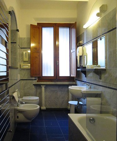 Emerald Palace hostel — Bathroom