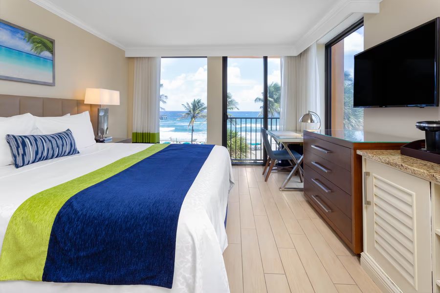Emerald Seas Deerfield Beach Club — Guest room