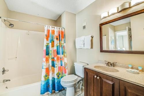 Emerald Shores Hotel — Bathroom