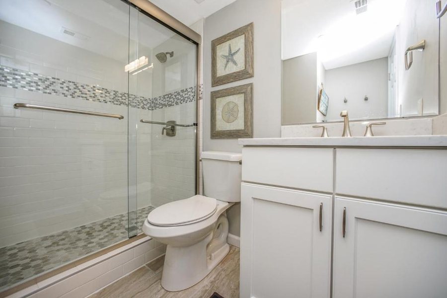Emerald Towers 206 1784246 — Bathroom