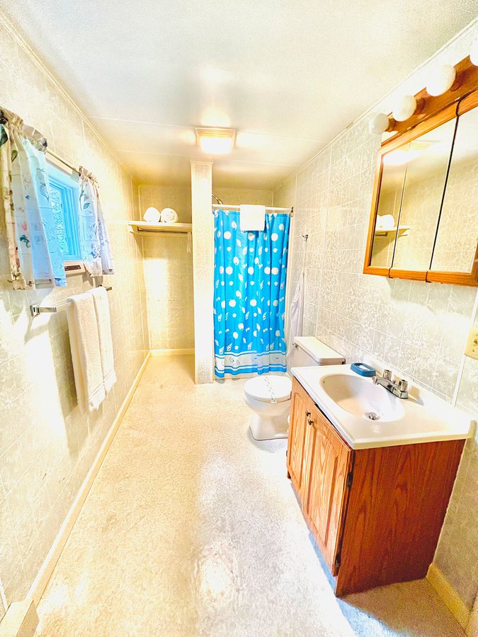 Emery s Cottages on the Shore — Bathroom