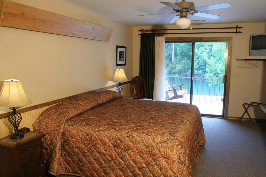 Eminence Cottages Camp — Guest room