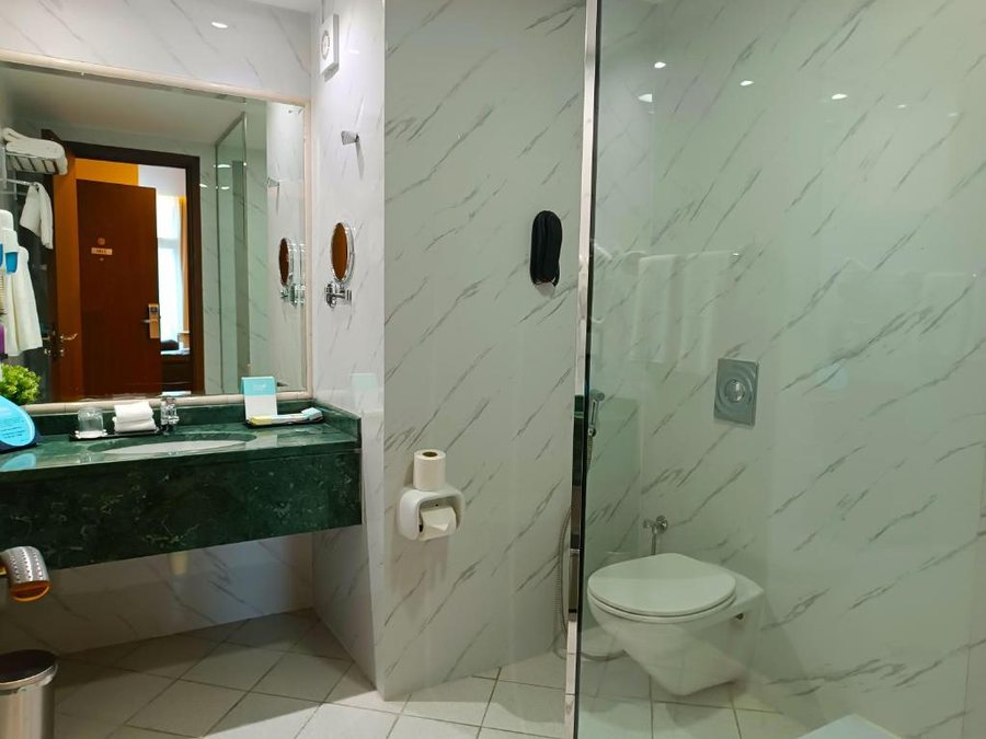 Emirates Grand Hotel — Bathroom