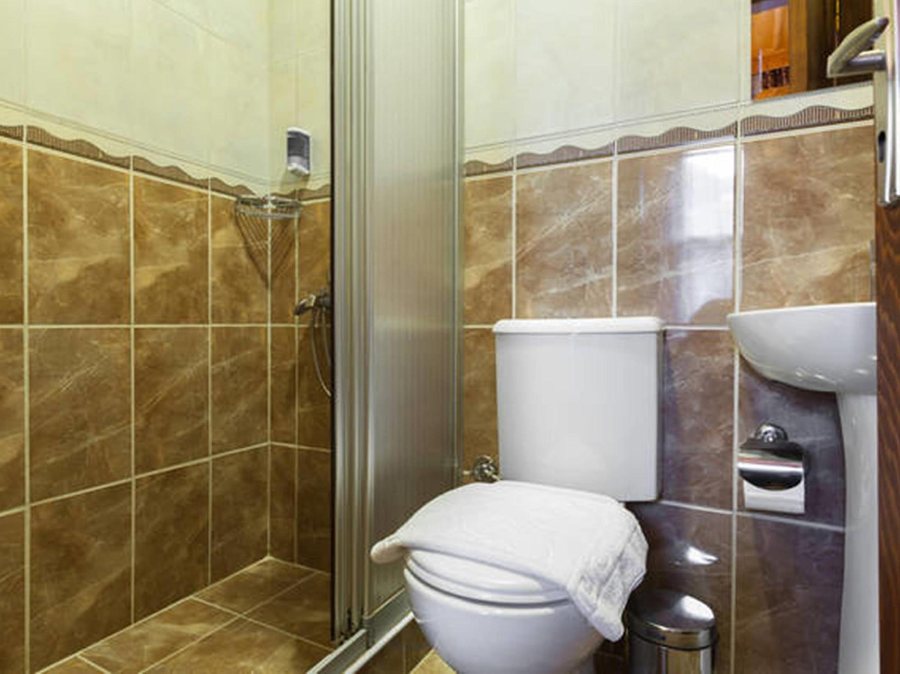 Emirhan Inn Hotel Istanbul — Bathroom