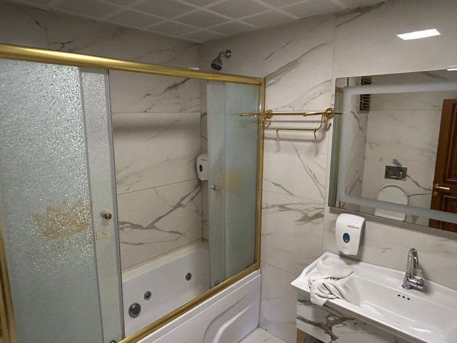 Emirtimes Hotel Tuzla Istanbul — Bathroom