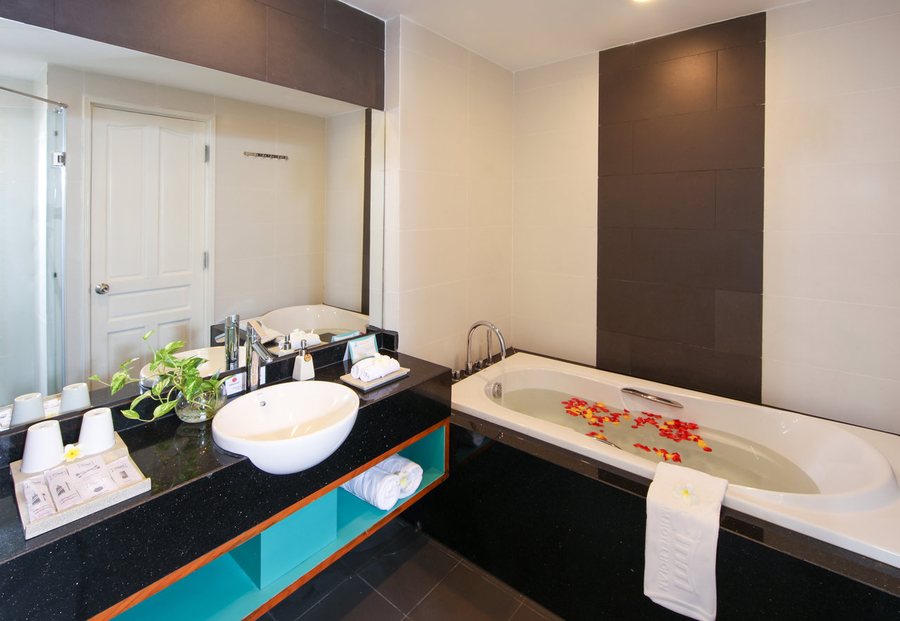 EMM Hotel Hoi An — Bathroom