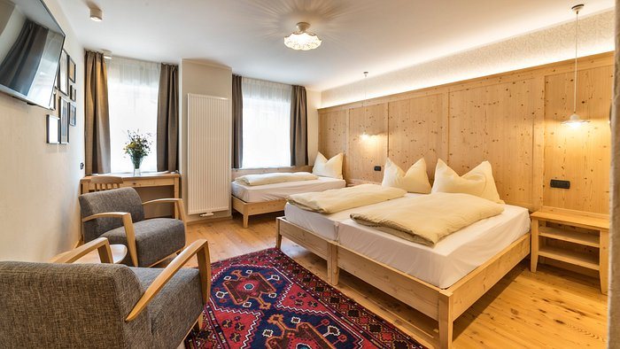 Emma Historic Hotel — Guest room
