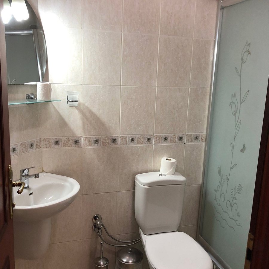 Emos Hotel Istanbul — Bathroom