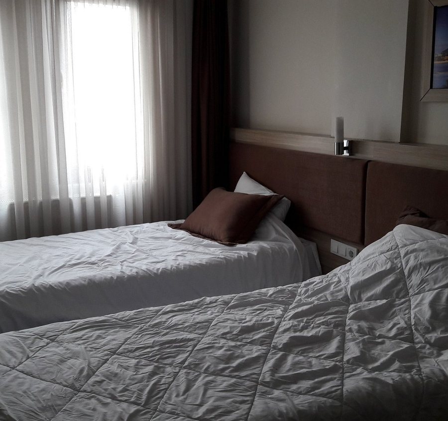 Emos Hotel Istanbul — Guest room