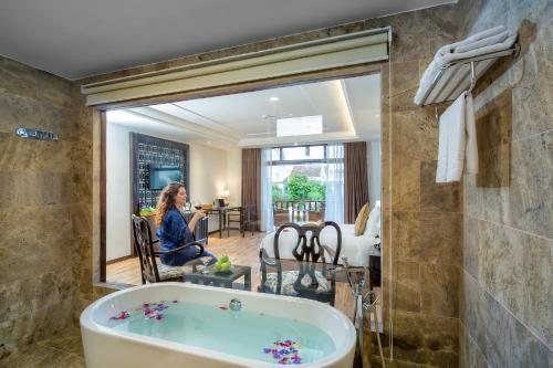 Emotion Villa — Bathroom