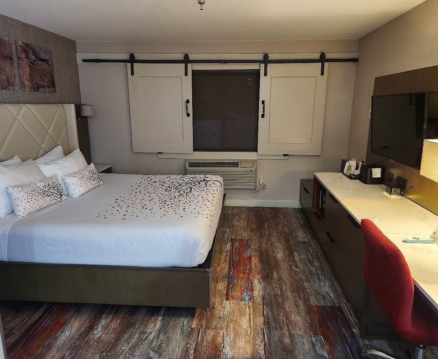 Empeiria High Sierra Hotel — Guest room