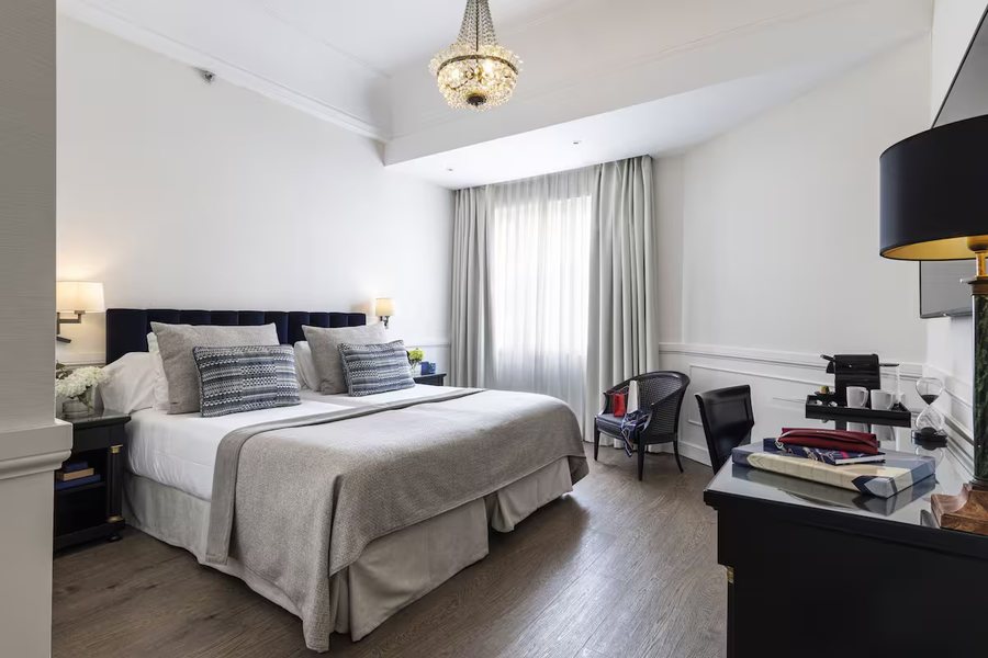 Emperador Hotel Madrid — Guest room
