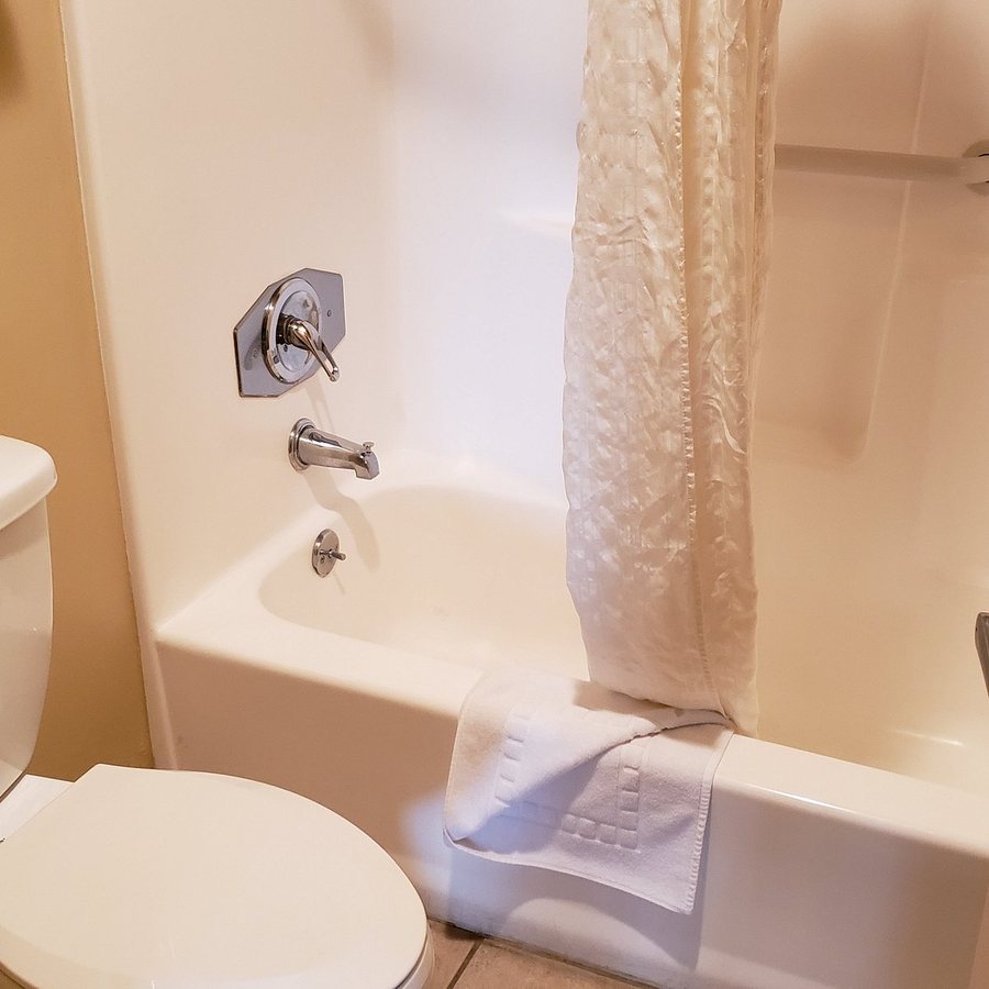 Empire Inn Los Angeles California — Bathroom