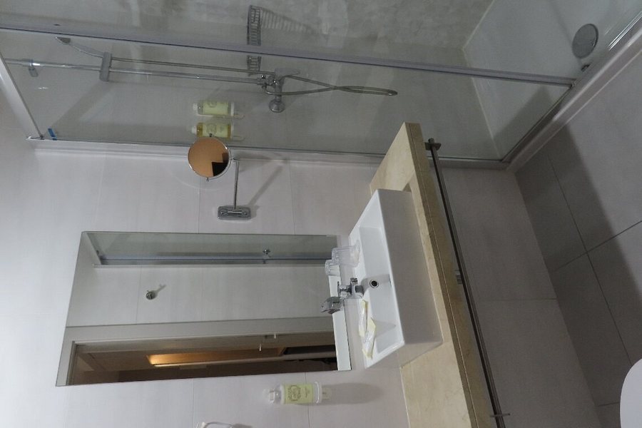 Empire Marques Hotel — Bathroom