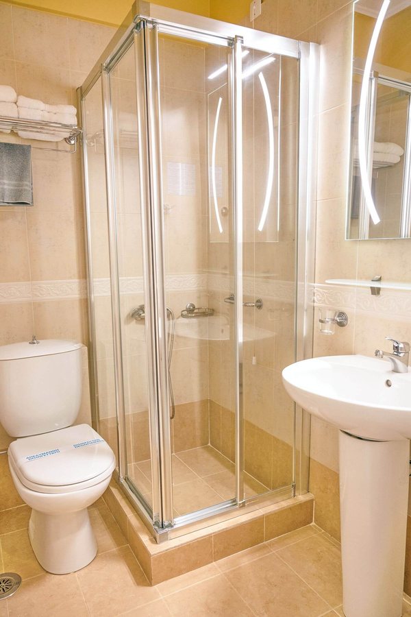 Emporios Bay Hotel — Bathroom