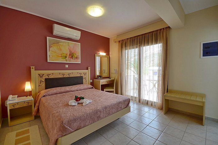 Emporios Bay Hotel — Guest room