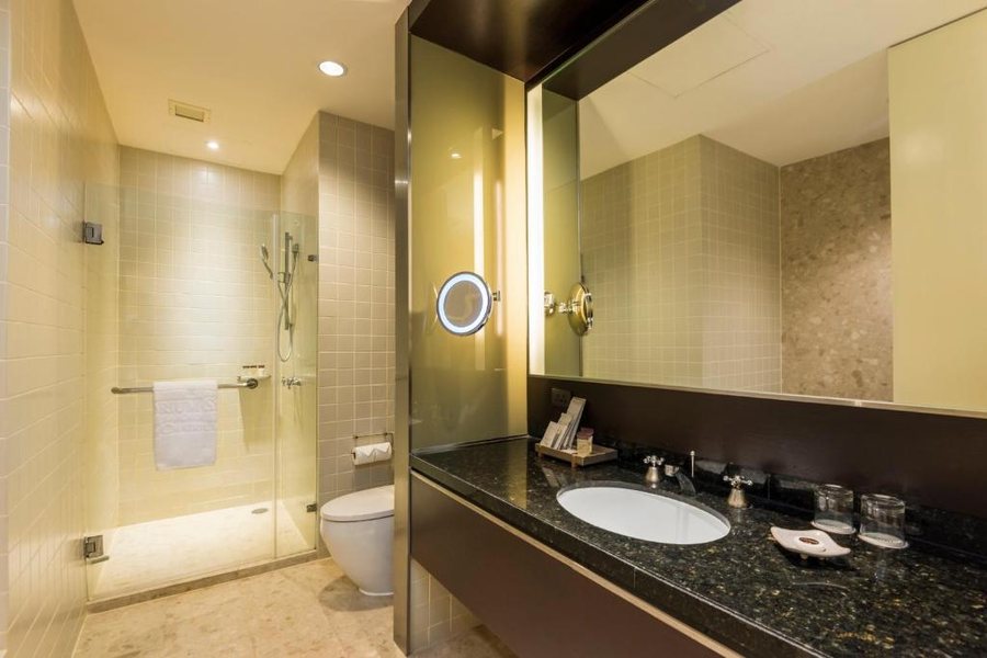 Emporium Suites by Chatrium — Bathroom