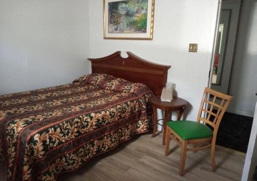 Empress Hotel — Guest room