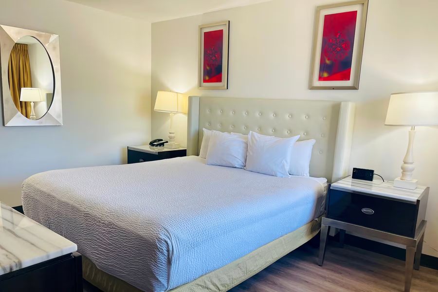 Encore Capri — Guest room
