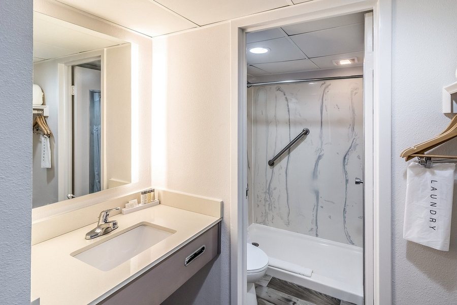 Encore Crystal Isles — Bathroom