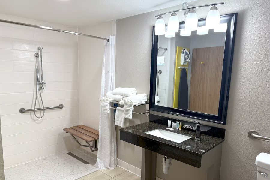 Encore Desert Paradise — Bathroom