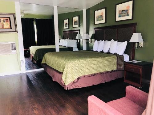 Encore Motel Los Angeles California — Guest room