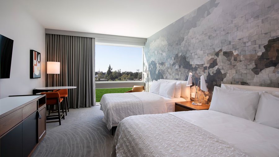 Encore Riverside — Guest room