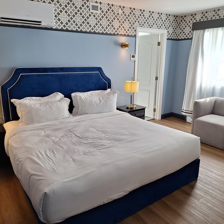 Encore Toby s — Guest room