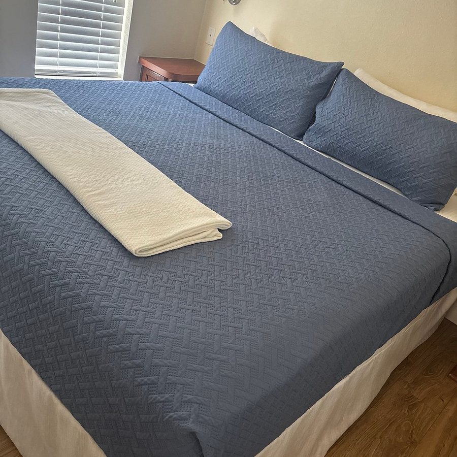 Encore Tropical Palms — Guest room